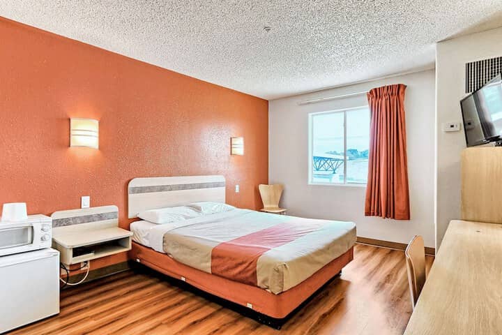 Room 8 of 36