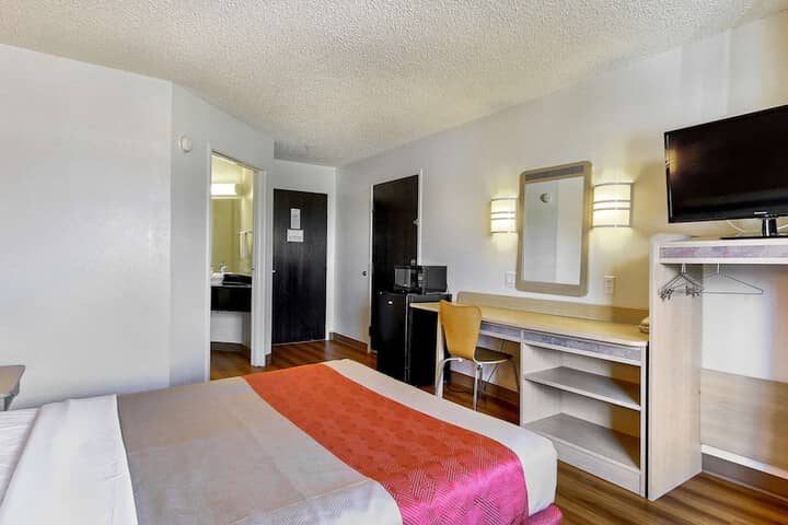 Room 10 of 36