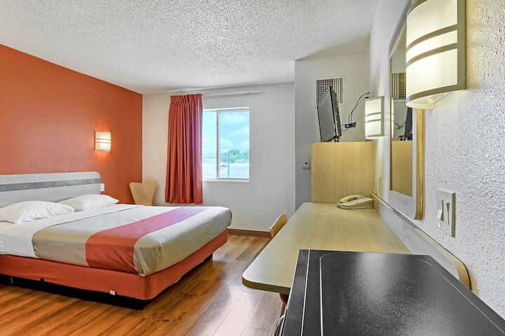 Room 14 of 36